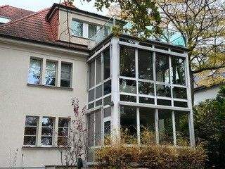 Hofansicht mit Wintergärten und Dachterrasse.jpg