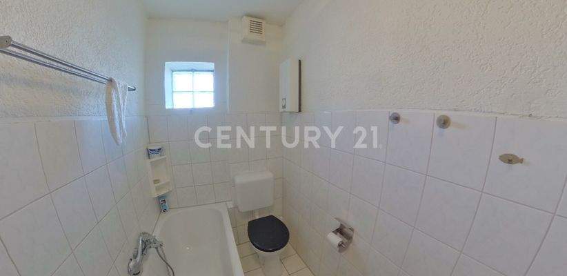 Badezimmer (1. OG links)