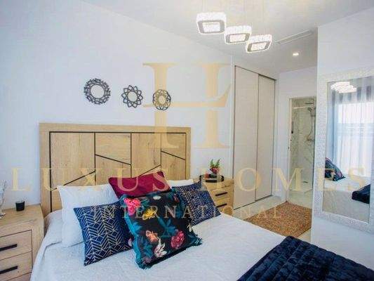 BF4C49EC-5BCF-449A-A6B5-6014B108B4BD