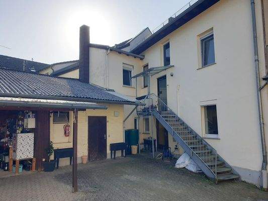 Rückansicht und Treppenaufgang (2)