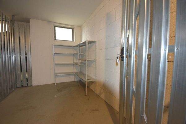 Kellerraum mit Fenster