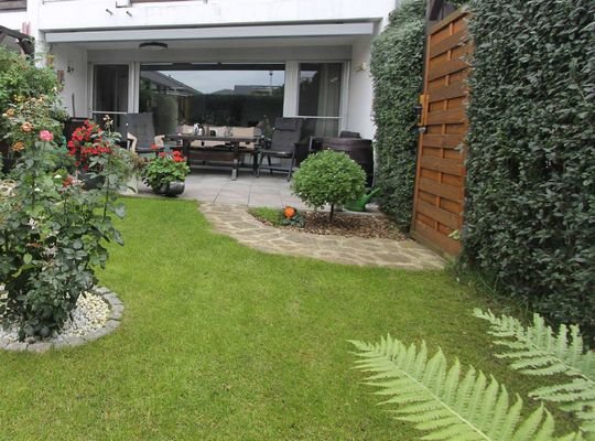 Terrasse mit Garten