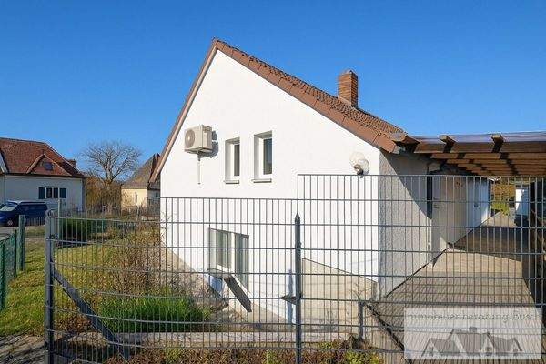 Eingang zur oberen Wohnung im Nebengebäude