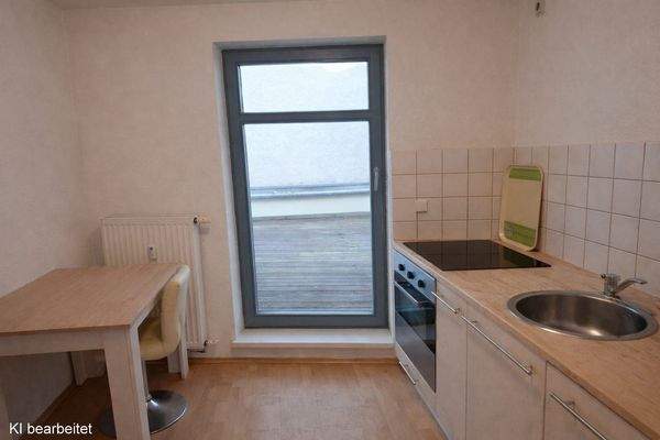 kleine Küche mit Ausgang zur Terrasse