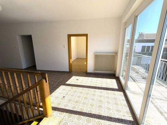 TOP 4 - 2.OG Flur mit Balkonzugang