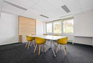Regus Office Park 3453 Waterloo Belgium Large Meet