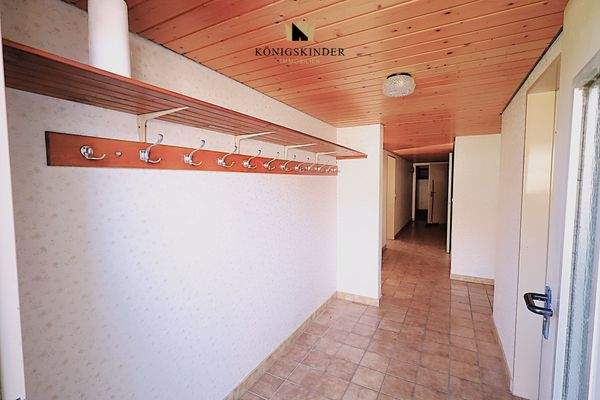 ...zu ebener Erde - barrierefrei - gehts in den Kellerbereich...