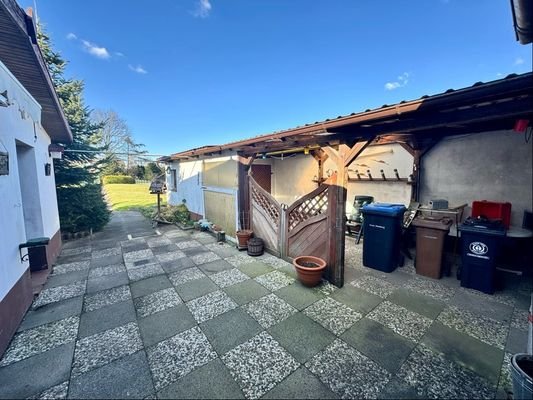 Innenhof mit Blick zum Garten