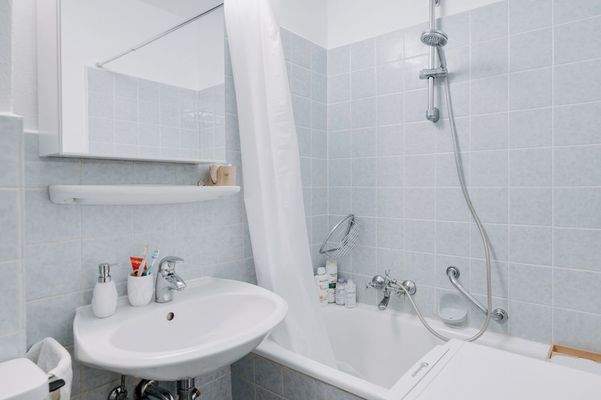 Bad der Nachbarwohnung