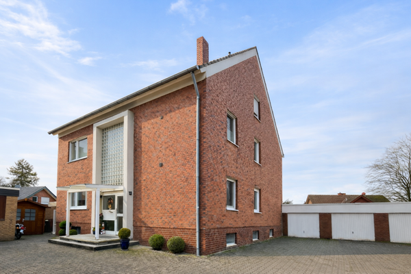 gute Lage mit eigener Garage