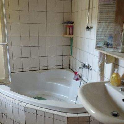 Bad mit Eckbadewanne