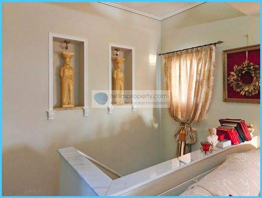 8f3ef96792f14d4cbf974f5cb297b070-original