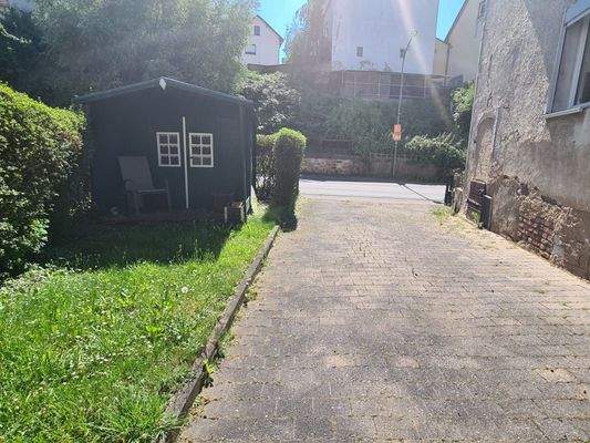 Freisitz mit Gartenhaus.jpg