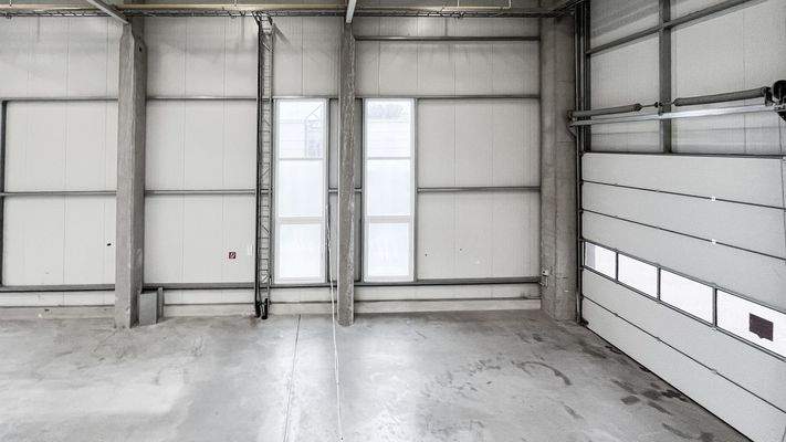 Einfahrtsbereich Halle