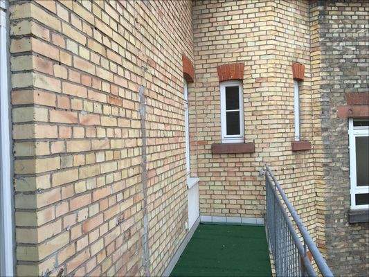 Balkon zum ruhigen Innenhof