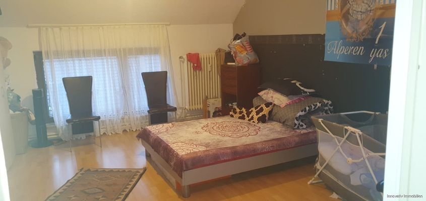 Schlafzimmer DG Wohnung rechts 