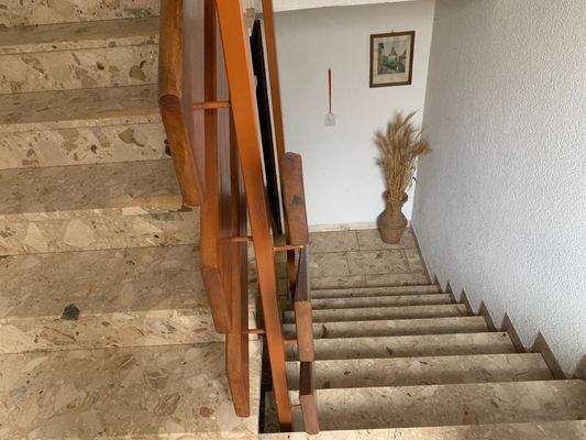 Treppenhaus vom Erdgeschoss in das Kellergeschoss