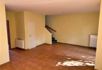 Wohn-Esszimmer mit Zugang ins Dachgeschoss
