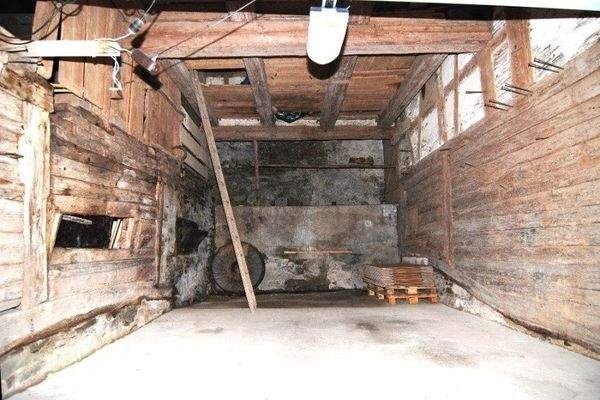 mit angrenzendem Schweinestall