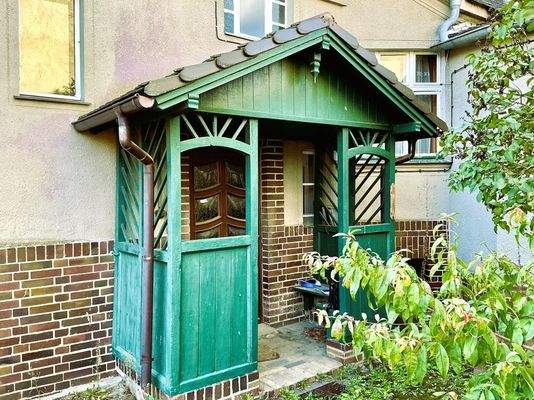charmanter Laubeneingang