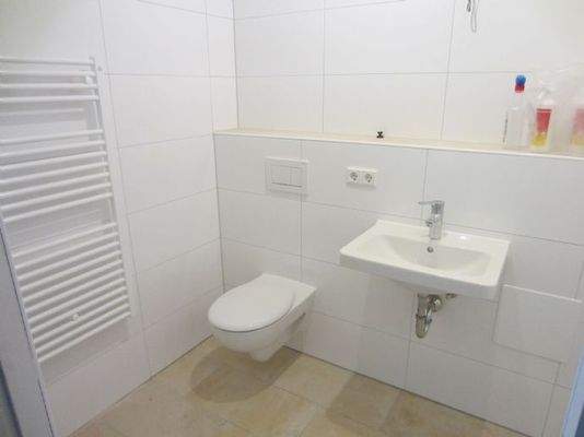 Badezimmer mit Handtuchheizkörper