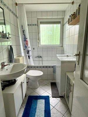 Tageslichtbad mit Badewanne.jpeg