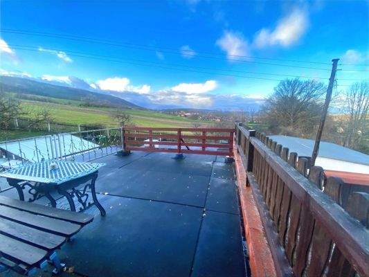 große Dachterrasse mit Blick ins Grüne