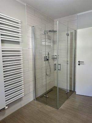 mit barrierefreier Dusche