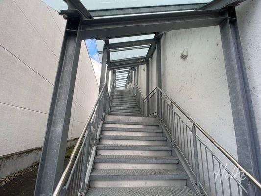 Überdachter Treppenaufgang