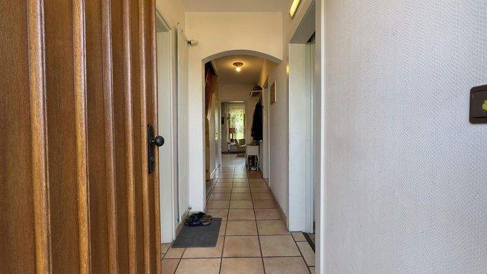 Eingansbereich und Flur EG