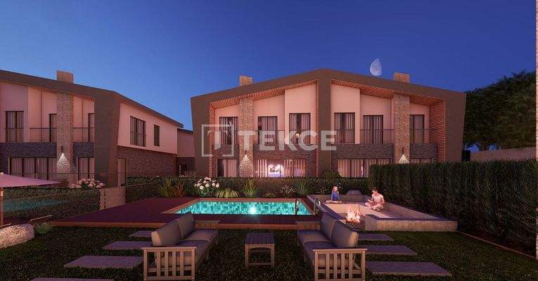 Nature and City View Villas in a Complex in İstanbul