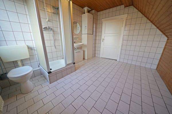 Badezimmer mit Dusche