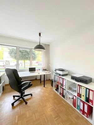Büro/Kinderzimmer im EG