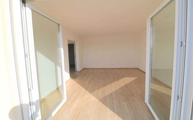 Blick Terrasse ins Wohnzimmer