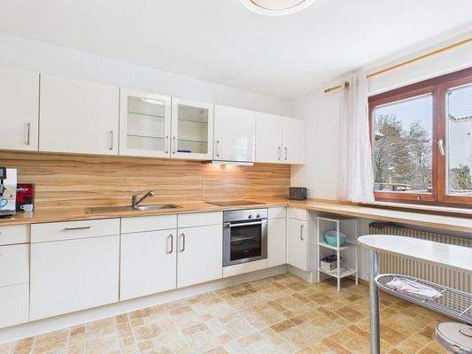 Küche mit Einbaugeräten