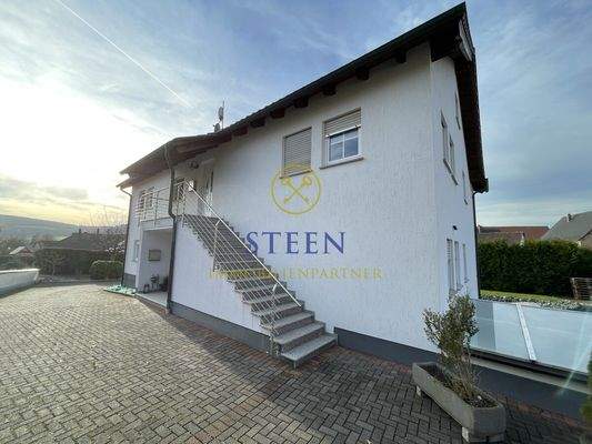 Treppe zur Whg. im 1.OG