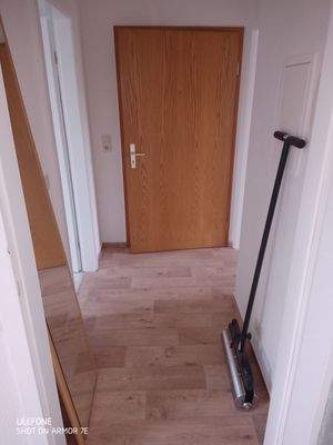 Schwentner 30 1. OG re Flur2.jpeg