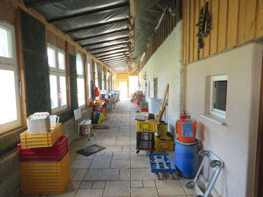 überdachter Hauszugang