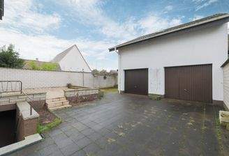 Innenhof mit Garagen