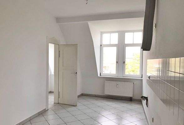 Küche mit Abstellkammer