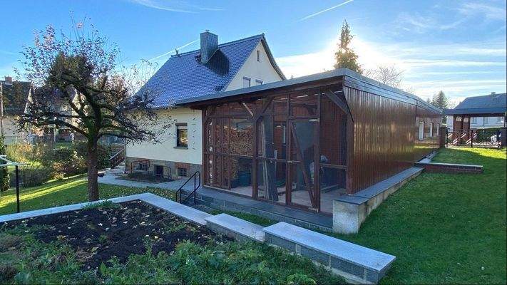 Rückansicht mit Nebengelass