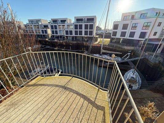 Balkon zum Hafen