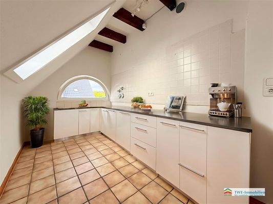 Küche (virtually staged)