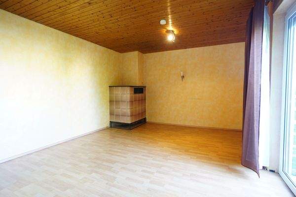 Wohnzimmer mit Laminatboden