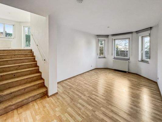 Essbereich mit Zugang zum Wohnzimmer