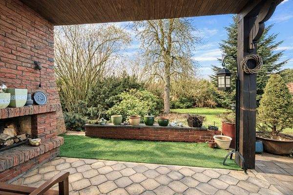 Terrasse überdacht mit Kamin