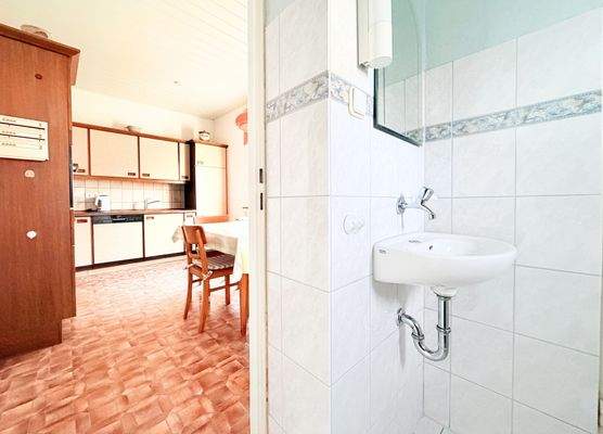 15 Küche _ Gäste-WC