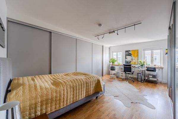 Großes Schlafzimmer