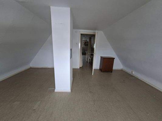 Dachboden Raum 2.jpg