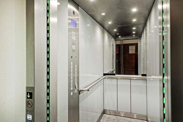 Neuer, geräumiger Aufzug